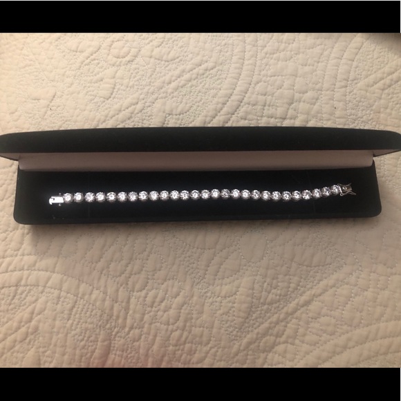 Cubic zirconia tennis bracelet - Picture 5 of 7